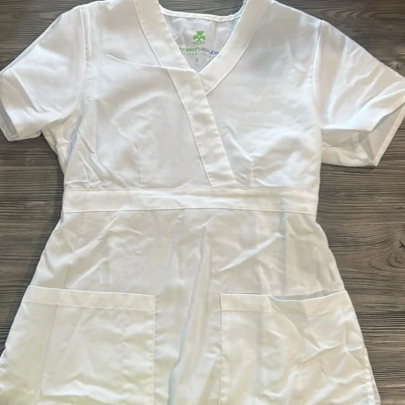 Bundle of 6 scrub tops size small - Picture 10 of 11